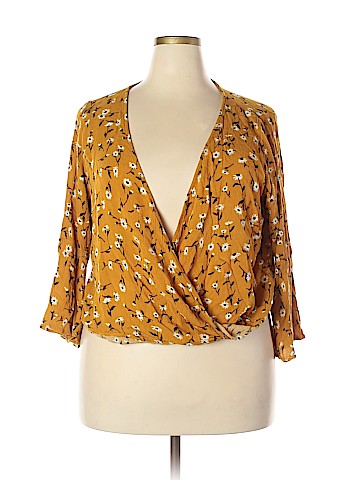 Charlotte Russe 3/4 Sleeve Top (view 1)