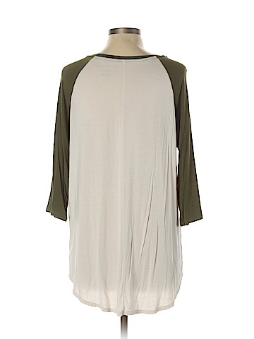 American Eagle Outfitters 3/4 Sleeve Top (view 2)