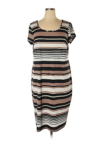 aDressing Woman Casual Dress (view 1)