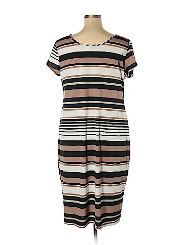 aDressing Woman Casual Dress (view 2)