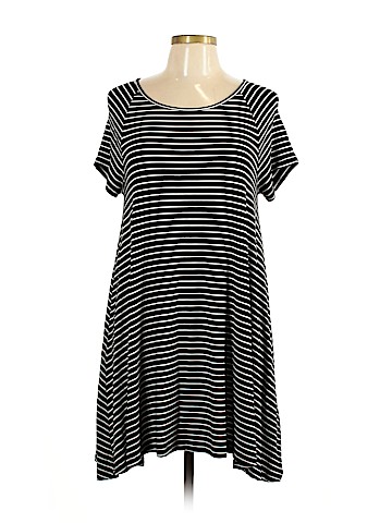 Old Navy Casual Dress (view 1)