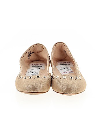 Studio Isola Flats (view 2)