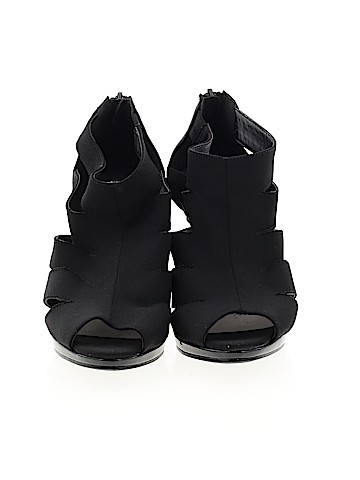 Coach and Four Heels (view 2)