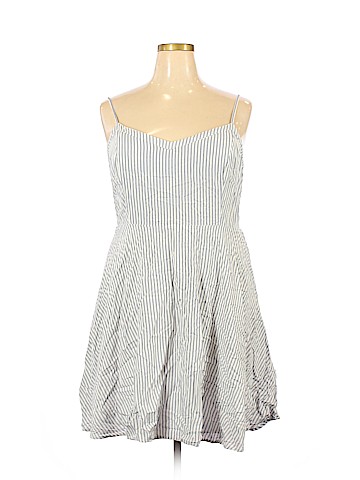 Old Navy Casual Dress (view 1)