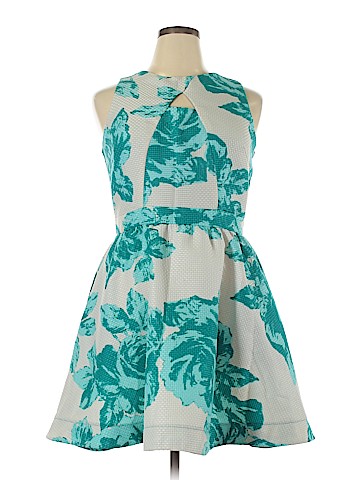 Danny & Nicole Casual Dress (view 1)