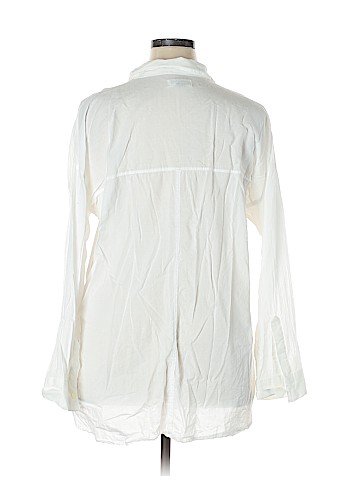 Old Navy Long Sleeve Button-Down Shirt (view 2)