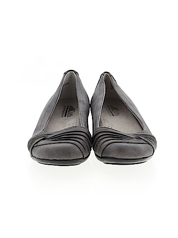 Cliffs by White Mountain Flats (view 2)