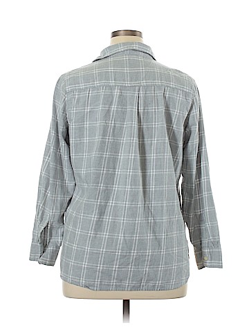 Old Navy Long Sleeve Button-Down Shirt (view 2)