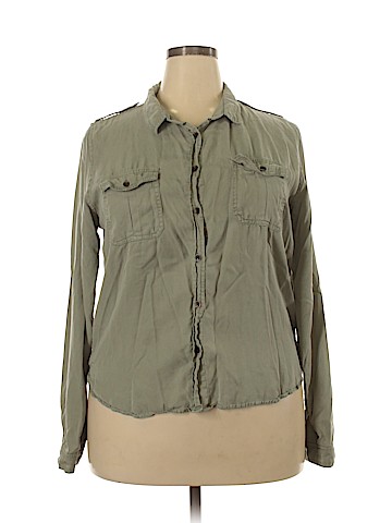 Universal Thread Long Sleeve Button-Down Shirt (view 1)
