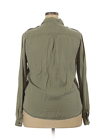 Universal Thread Long Sleeve Button-Down Shirt (view 2)