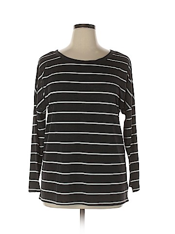 Old Navy Long Sleeve T-Shirt (view 1)