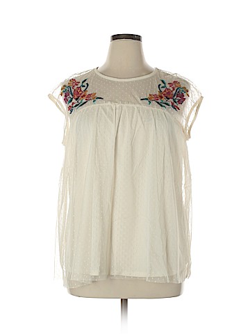 Eyeshadow Sleeveless Blouse (view 1)