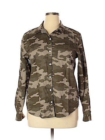 Universal Thread Long Sleeve Button-Down Shirt (view 1)