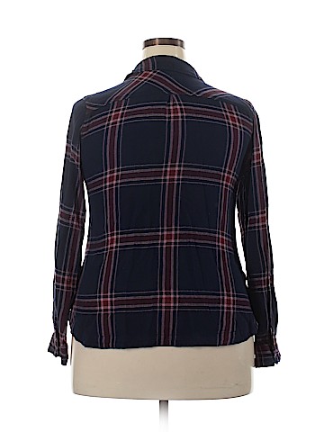 Maurices Long Sleeve Button-Down Shirt (view 2)