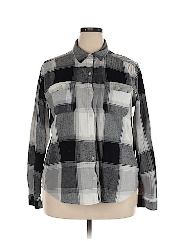 Universal Thread Long Sleeve Button-Down Shirt (view 1)