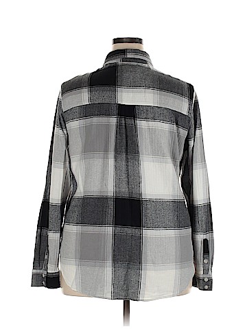 Universal Thread Long Sleeve Button-Down Shirt (view 2)