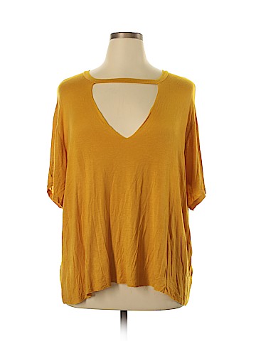 Charlotte Russe Short Sleeve Top (view 1)