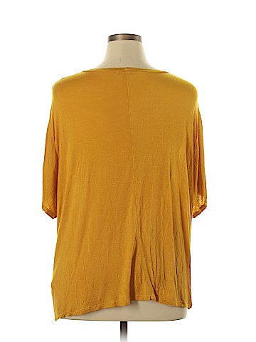 Charlotte Russe Short Sleeve Top (view 2)