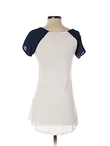 Charlotte Russe Short Sleeve T-Shirt (view 2)