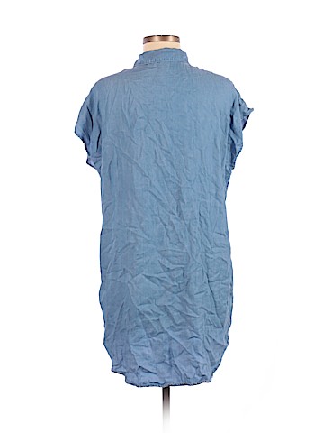 Forever 21 Sleeveless Button-Down Shirt (view 2)