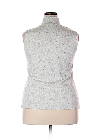 Croft & Barrow Sleeveless Top (view 2)