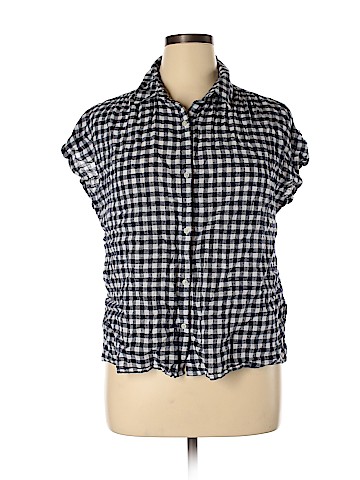 Old Navy Short Sleeve Button-Down Shirt (view 1)
