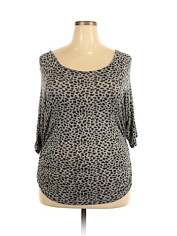 Julie's Closet Short Sleeve Top (view 1)