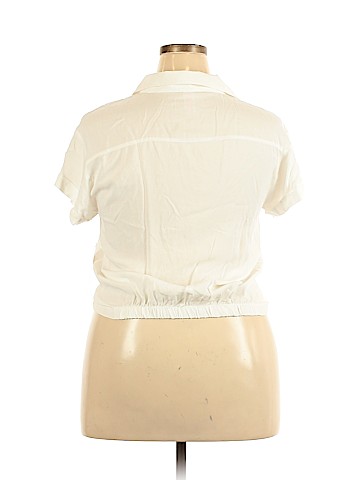 No Boundaries Short Sleeve Button-Down Shirt (view 2)