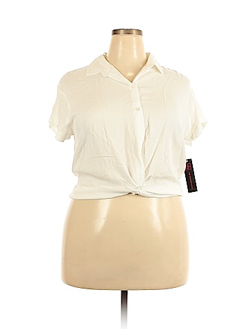 No Boundaries Short Sleeve Button-Down Shirt (view 1)