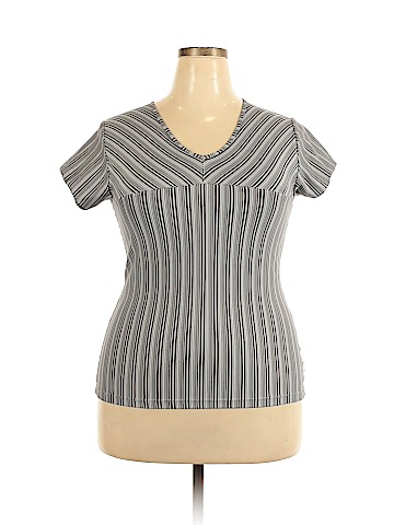 Nike Short Sleeve Top (view 1)