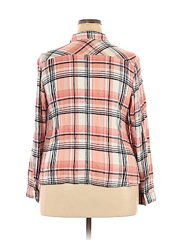 Maurices Long Sleeve Button-Down Shirt (view 2)