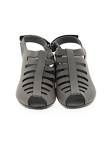 Munro American Heels (view 2)