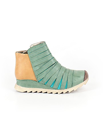 2 Lips Too Ankle Boots (view 1)