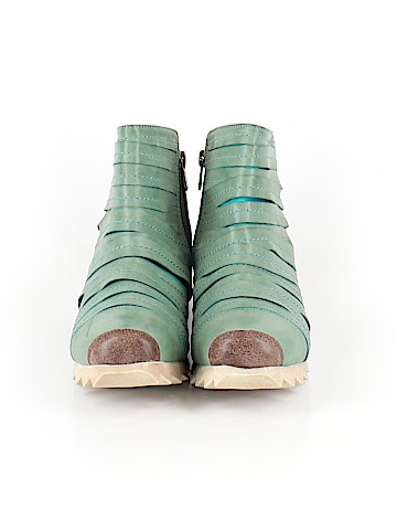 2 Lips Too Ankle Boots (view 2)