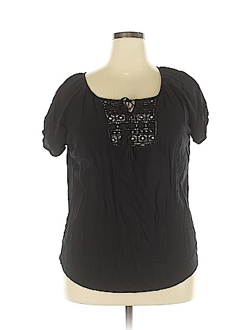 No Boundaries Short Sleeve Blouse (view 1)