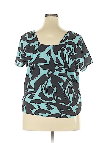ELOQUII Short Sleeve Blouse (view 2)
