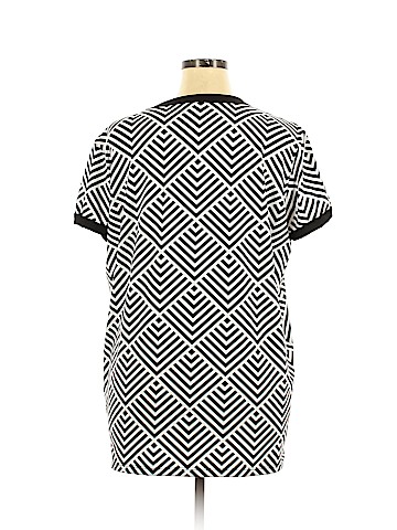 Lularoe Short Sleeve T-Shirt (view 2)