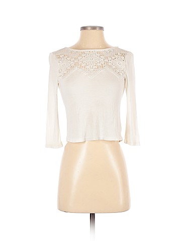 American Eagle Outfitters 3/4 Sleeve Top (view 1)