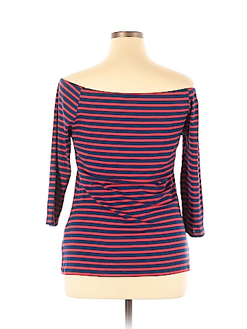 Old Navy Long Sleeve T-Shirt (view 2)