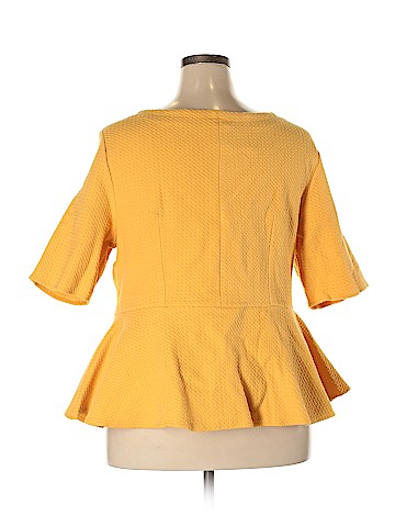 Monroe and Main Short Sleeve Top (view 2)