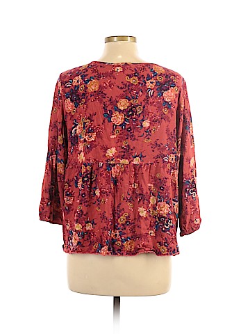 American Eagle Outfitters 3/4 Sleeve Top (view 2)