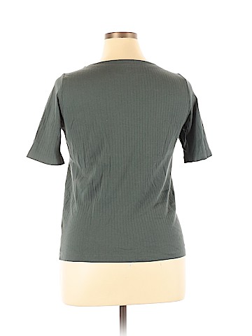 Uniqlo Short Sleeve T-Shirt (view 2)
