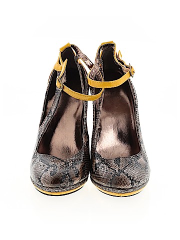 mark. Heels (view 2)