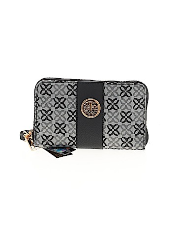 Sasha Wristlet (view 1)