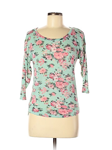 No Boundaries 3/4 Sleeve Top (view 1)