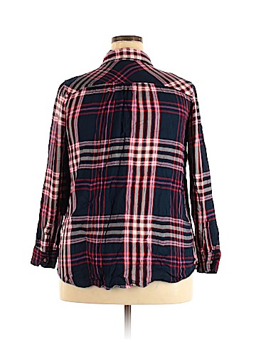 Liz Lange Maternity for Target 3/4 Sleeve Button-Down Shirt (view 2)