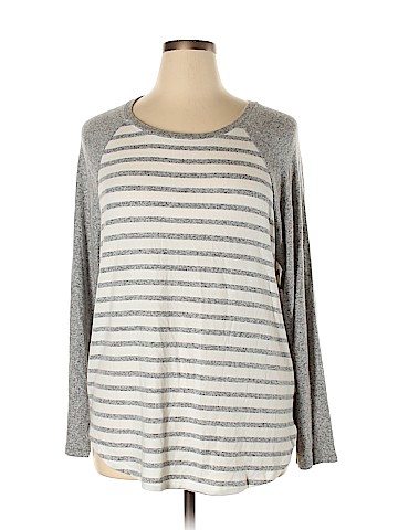 Old Navy Long Sleeve T-Shirt (view 1)