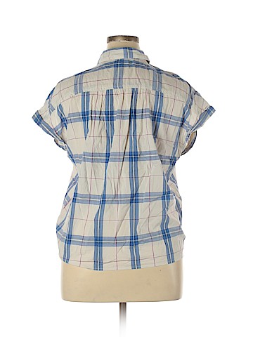 Old Navy Short Sleeve Button-Down Shirt (view 2)