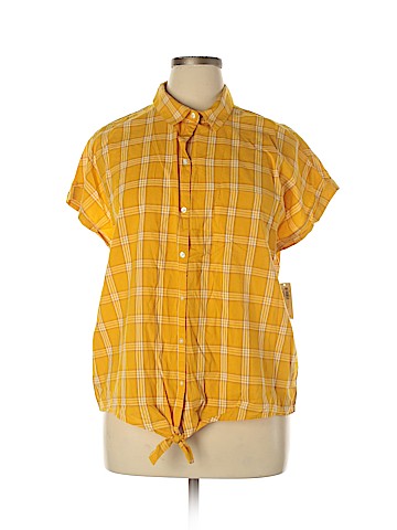 Old Navy Short Sleeve Button-Down Shirt (view 1)