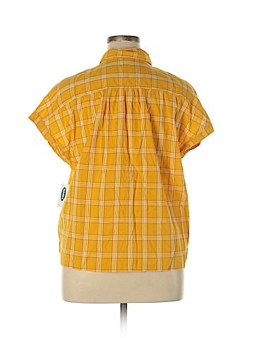 Old Navy Short Sleeve Button-Down Shirt (view 2)